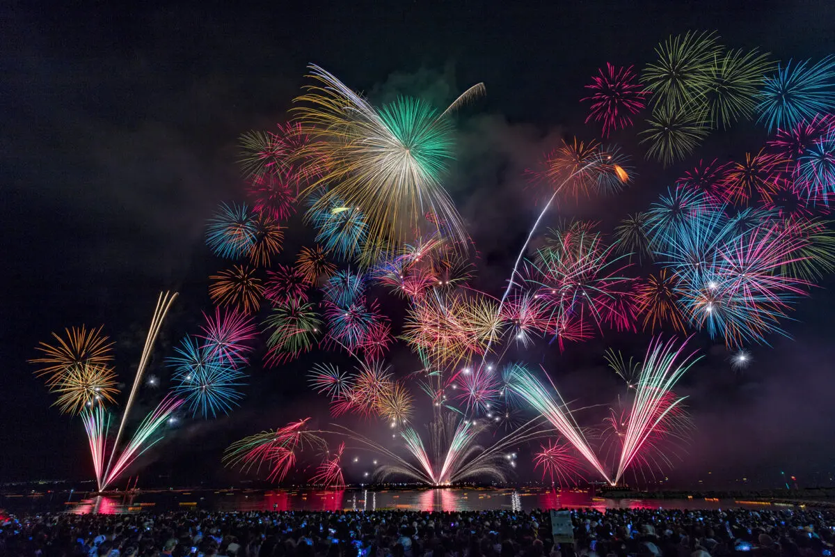 Floating Lanterns and Fireworks Show (August) Tsuruga Tourism 